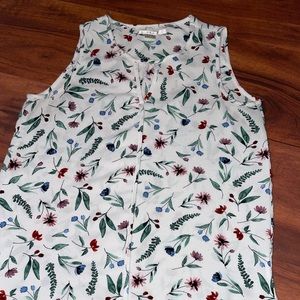 C & E Floral Print Sleeveless Blouse with Attached U-Neck